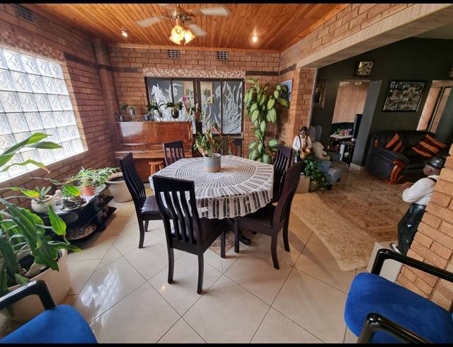 6 BEDROOM HOUSE FOR SALE IN LINMEYER
